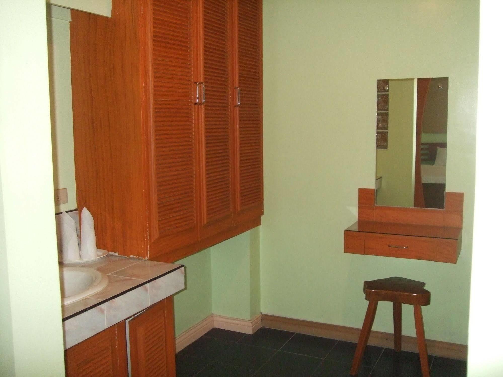 La Esperanza Hotel Kalibo Exteriör bild