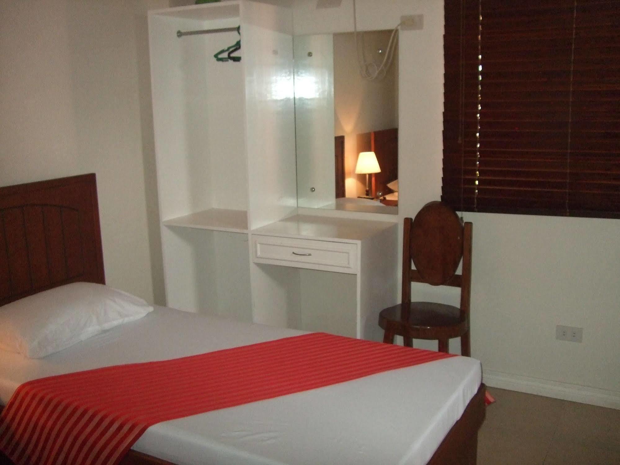 La Esperanza Hotel Kalibo Exteriör bild